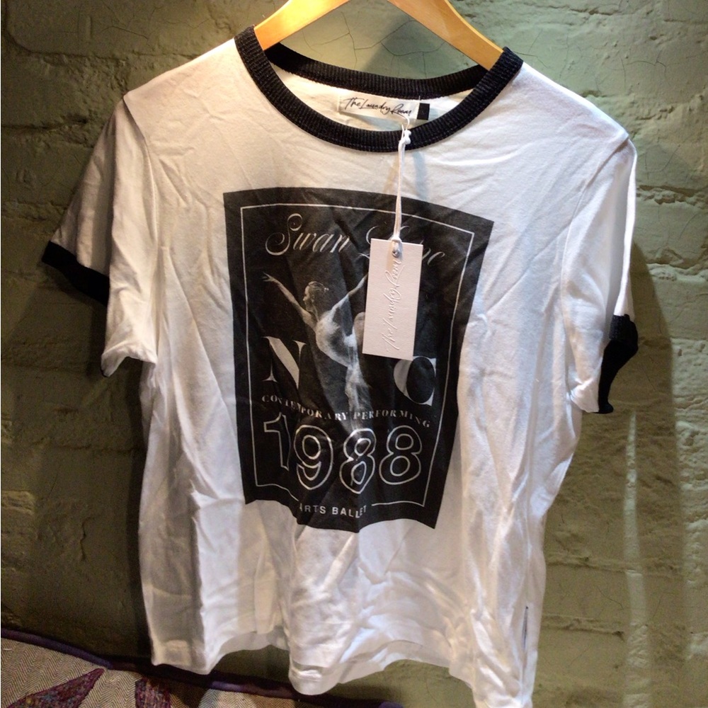 NEw ! Rare The Laundry RoomX Black swan ringer tee